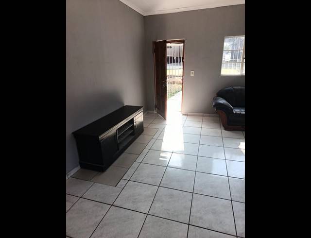2 BEDROOM PROPERTY TO RENT IN LAMBTON GARDENS